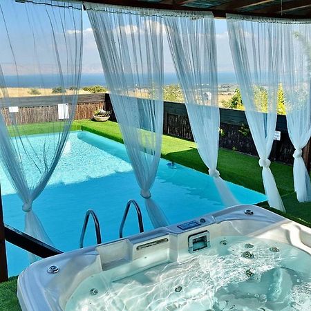 Touchwood Villa Livnim Bagian luar foto